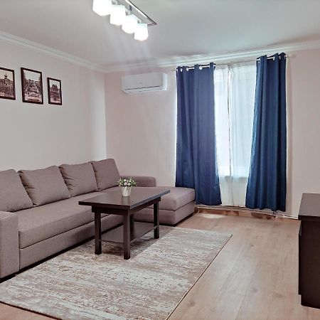 Renovated 1 Bedroom With King Size Bed In Kentron Jerevan Exteriör bild